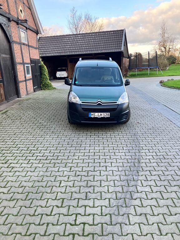 Grau Gebraucht 2017 Citroën Berlingo Van / Kleinbus | 7.775 € (Guter Preis) - Bild 1/4