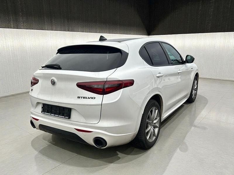 Gebraucht Alfa Romeo Stelvio Veloce 209 PS (153 kW) 2020 Weiß SUV