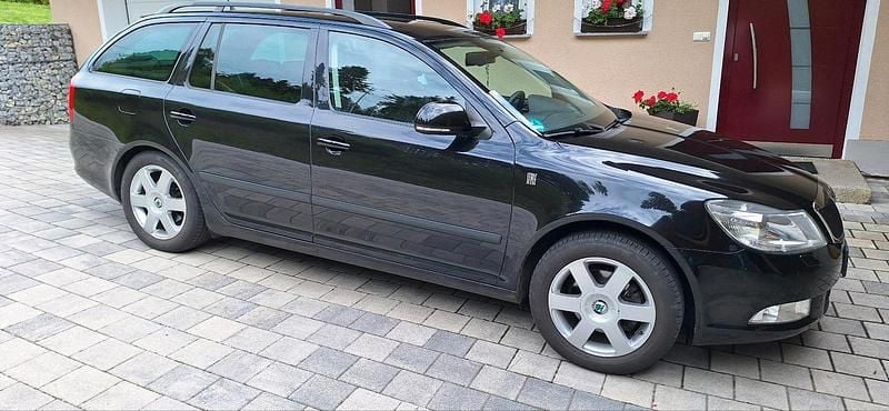 Gebraucht Skoda Octavia Style 140 PS (102 kW) 2012 Schwarz Kombi
