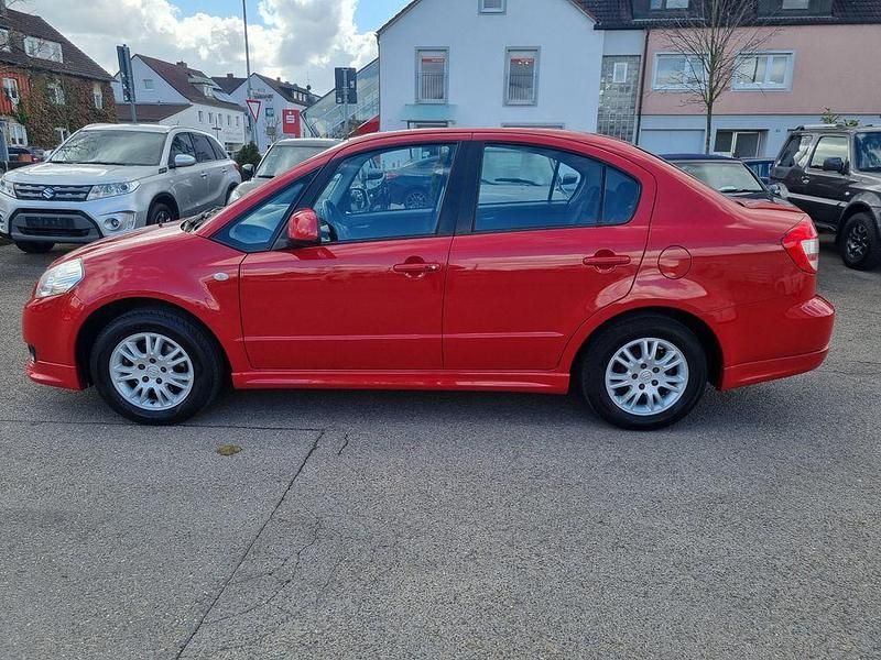 Gebraucht Suzuki SX4 107 PS (78 kW) 2009 Rot Limousine