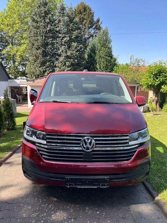Gebraucht VW Caravelle 150 PS (110 kW) 2024 Rot Van / Kleinbus