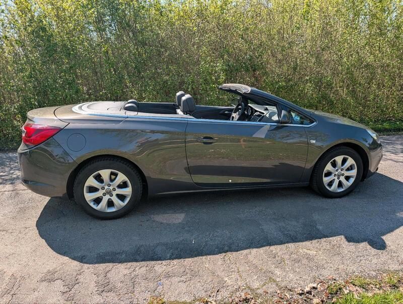 Grau Gebraucht 2015 Opel Cascada Cabrio | 11.990 € (Fairer Preis) - Bild 1/4
