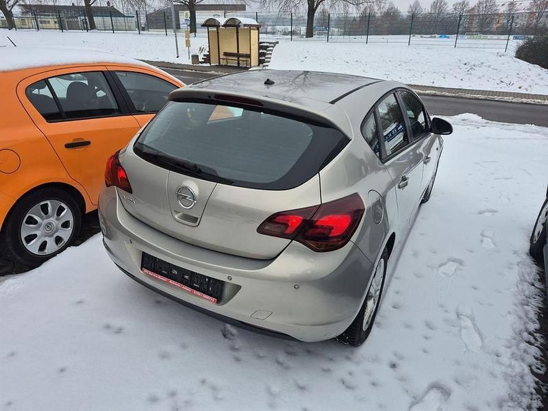 Gebraucht Opel Astra Edition 116 PS (85 kW) 2010 Grau Limousine