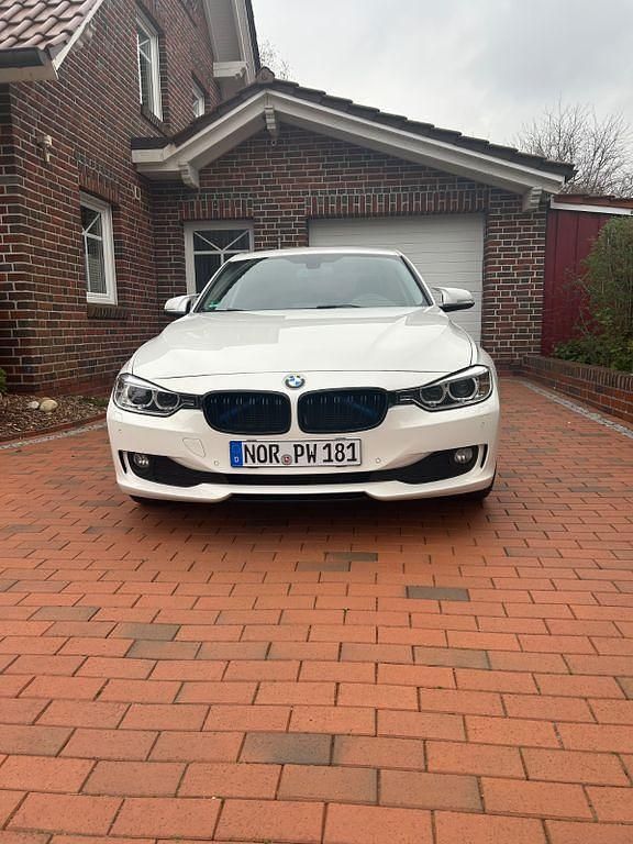 Gebraucht BMW 318 143 PS (105 kW) 2014 Weiß Limousine