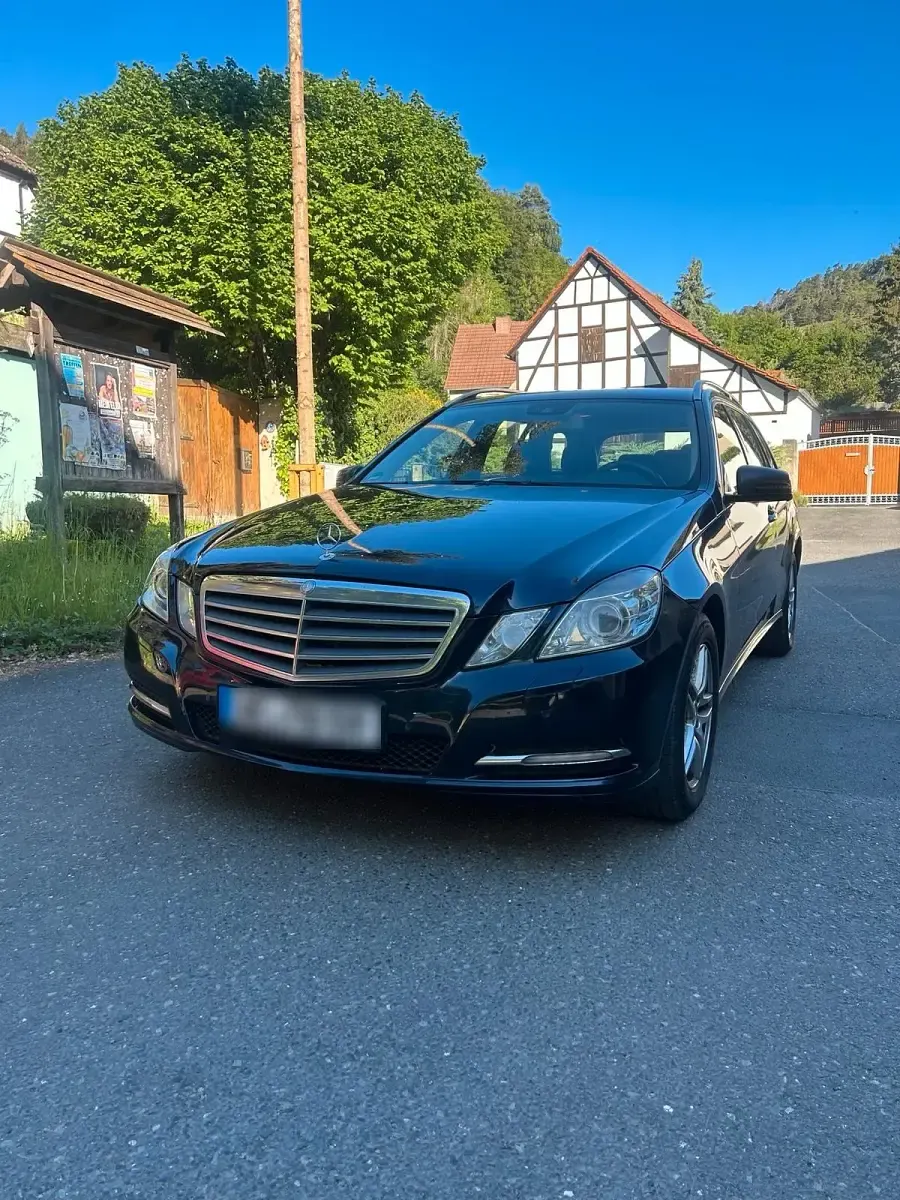 Gebraucht Mercedes E250 204 PS (150 kW) 2012 Blau Kombi