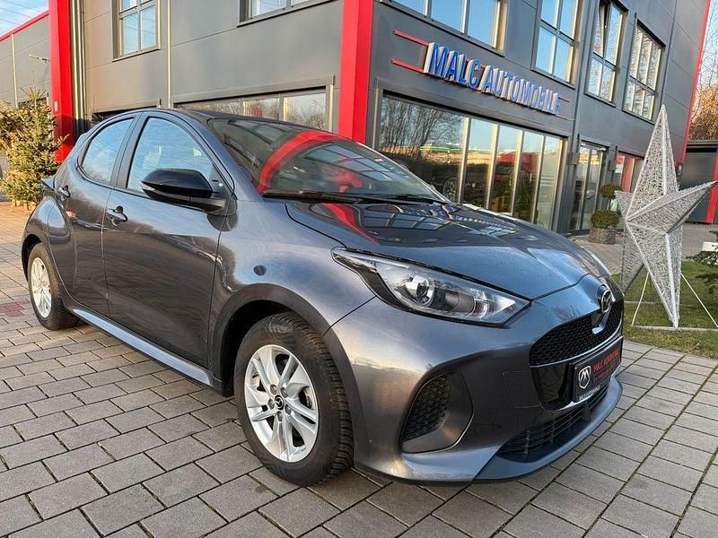 Grau Gebraucht 2024 Mazda 2 Center-Line Limousine | 19.999 € (Superpreis) - Bild 1/4