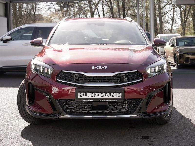 Neu Kia XCeed Spirit 150 PS (110 kW) 2026 Magmarot metallic SUV