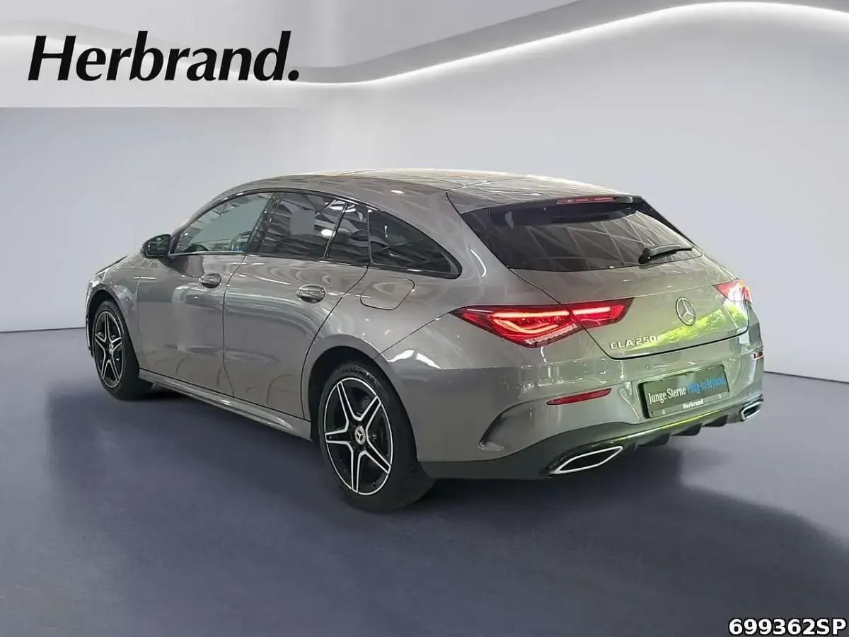Gebraucht Mercedes CLA250e AMG 160 PS (117 kW) 2023 Metalliclack mountaingrau Coupé