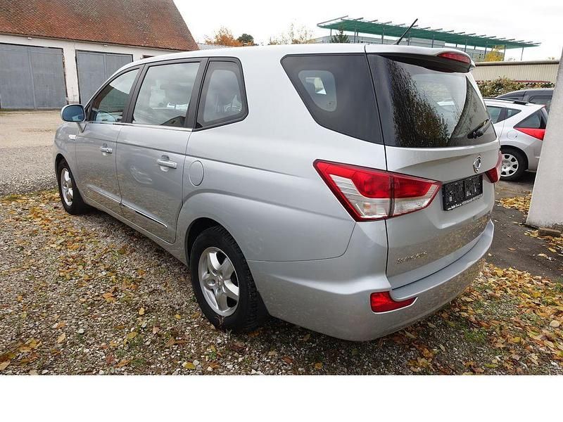 Gebraucht SsangYong Rodius 178 PS (130 kW) 2017 Silber Van / Kleinbus