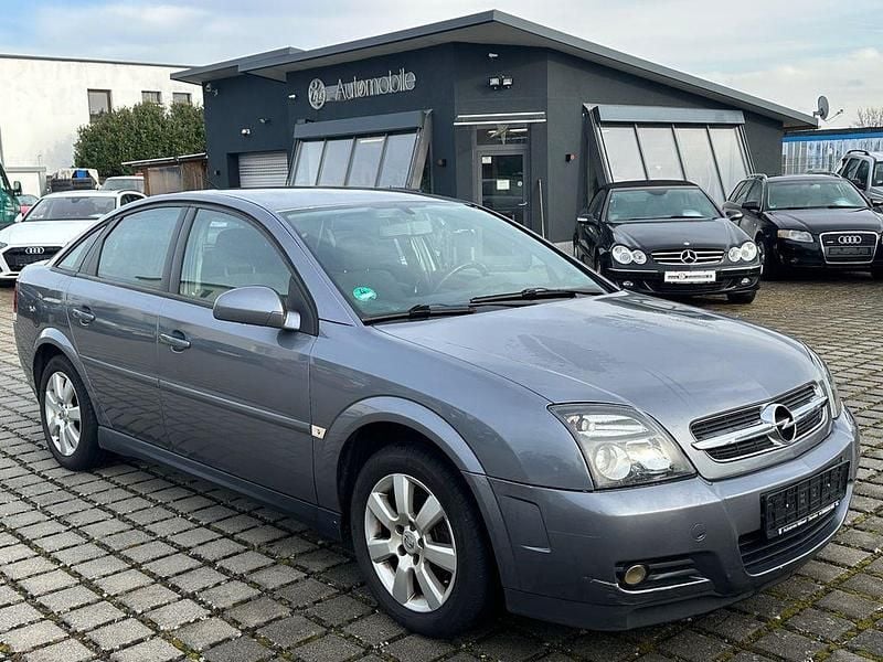 Grau Gebraucht 2005 Opel Vectra Edition Limousine | 699 € (Superpreis) - Bild 1/4