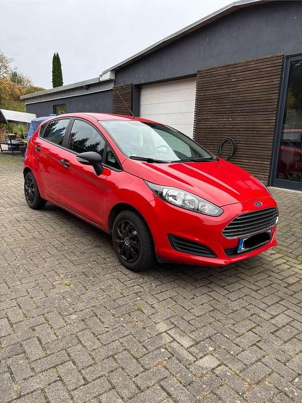 Rot Gebraucht 2013 Ford Fiesta Ambiente Limousine | 5.800 € (Guter Preis) - Bild 1/4