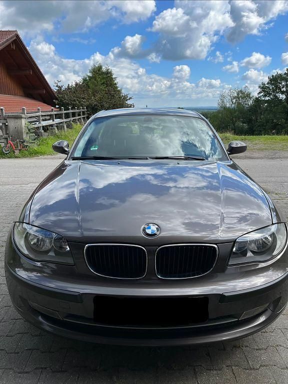 Braun Gebraucht 2008 BMW 118 Kleinwagen | 2.900 € (Superpreis) - Bild 1/4