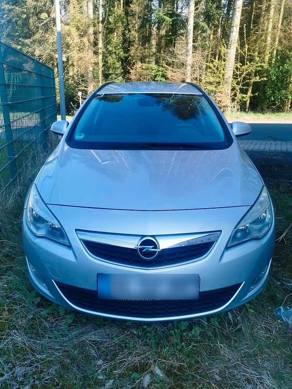 Second-hand Opel Astra 110 CP (80 kW) 2011 Argintiu Break