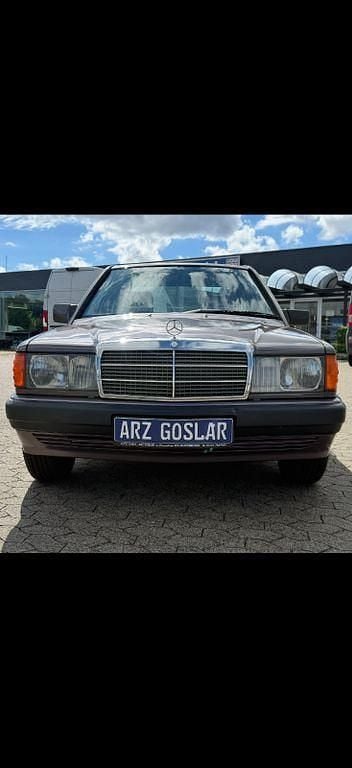 Rot Gebraucht 1991 Mercedes 190 Limousine | 7.990 € - Bild 1/4