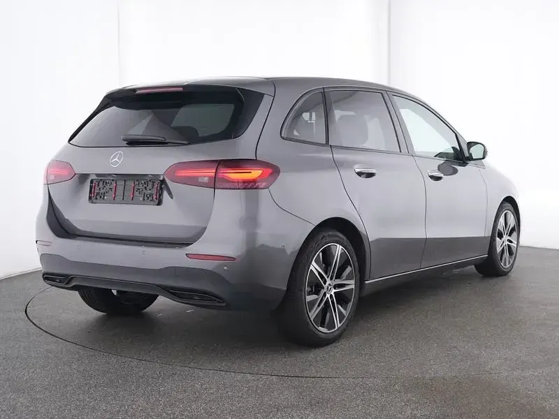Gebraucht Mercedes B180 Progressive 136 PS (100 kW) 2025 Grau Kleinwagen