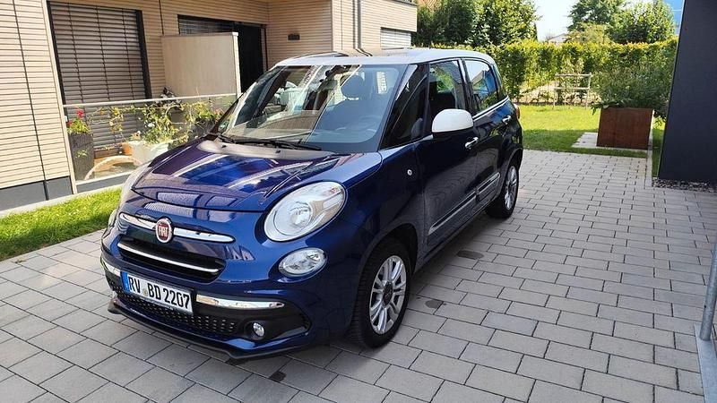 Blau Gebraucht 2018 Fiat 500L Lounge Van / Kleinbus | 12.750 € (Fairer Preis) - Bild 1/4