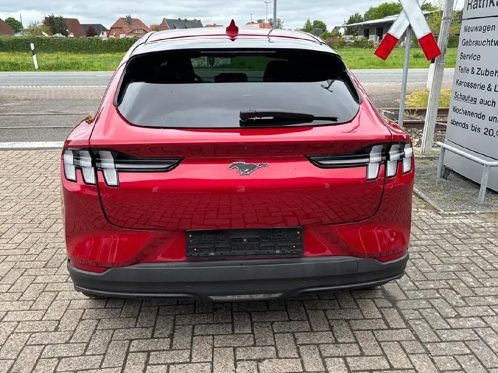 Gebraucht Ford Mustang Mach-E Basis 197 kW (269 PS) 2022 Lucidrot metallic SUV