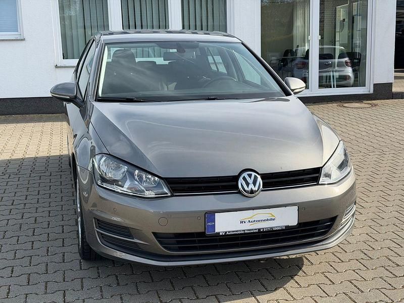 Gebraucht VW Golf VII Trendline 105 PS (77 kW) 2015 Grau Limousine