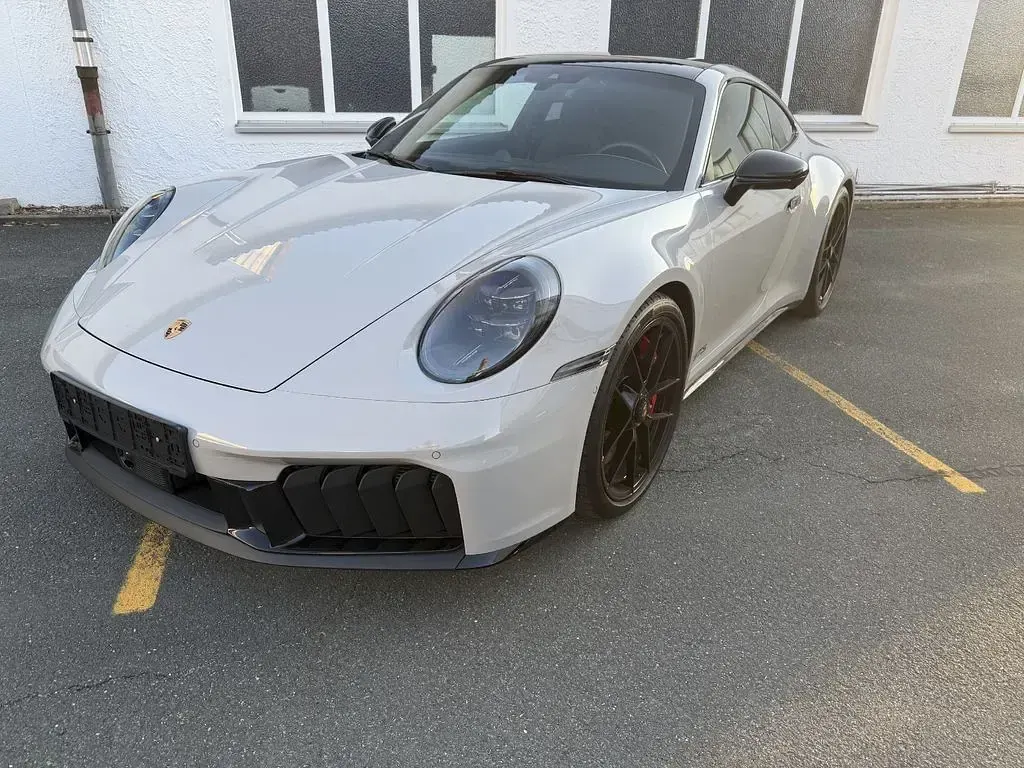 Gebraucht Porsche 992 541 PS (397 kW) 2025 Grau Coupé