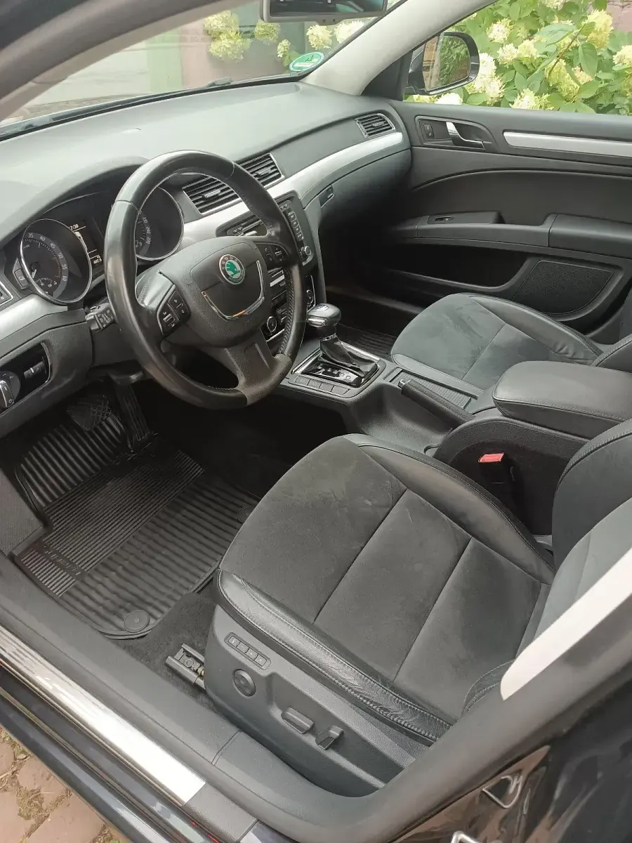Gebraucht Skoda Superb Elegance 170 PS (125 kW) 2012 Schwarz Kombi