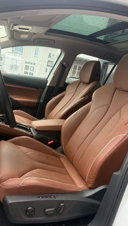 Weiß Gebraucht 2023 Skoda Enyaq iV ecoSuite SUV | 37.900 € (Superpreis) - Bild 1/4