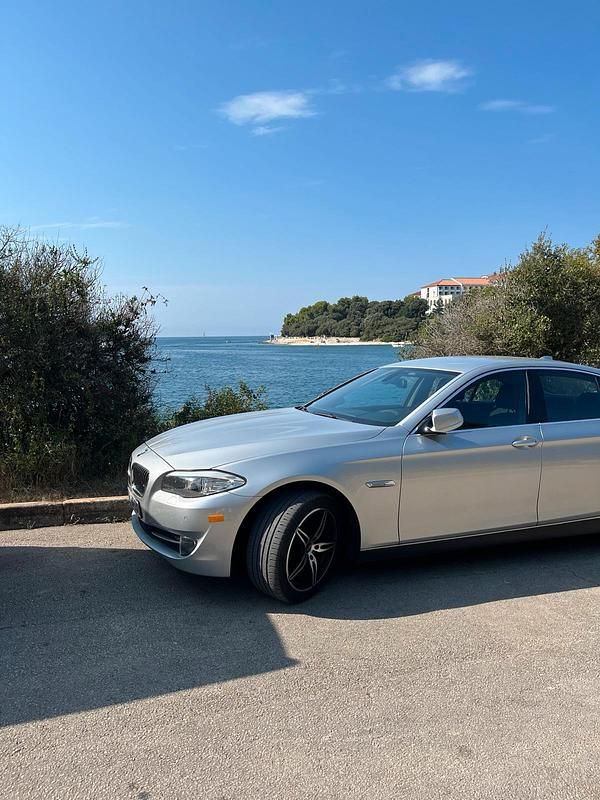 Silber Gebraucht 2010 BMW 523 Limousine | 7.500 € (Guter Preis) - Bild 1/4