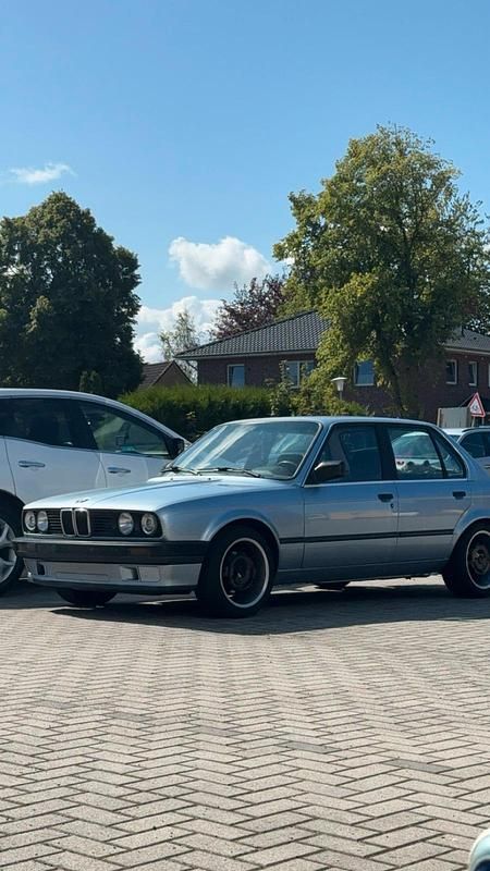 Gebraucht BMW 316 102 PS (75 kW) 1990 Blau Limousine