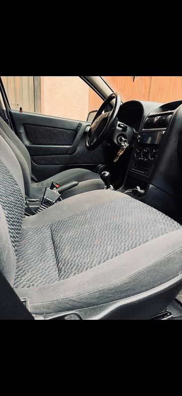 Gebraucht Opel Astra 100 PS (73 kW) 2001 Silber Limousine