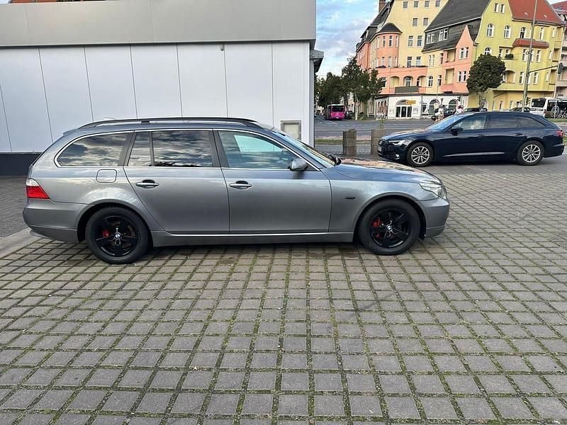 Gebraucht BMW 520 150 PS (110 kW) 2009 Grau Kombi