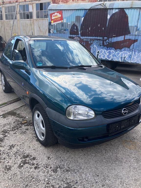 Grün Gebraucht 1998 Opel Corsa Limousine | 1.500 € (Fairer Preis) - Bild 1/4