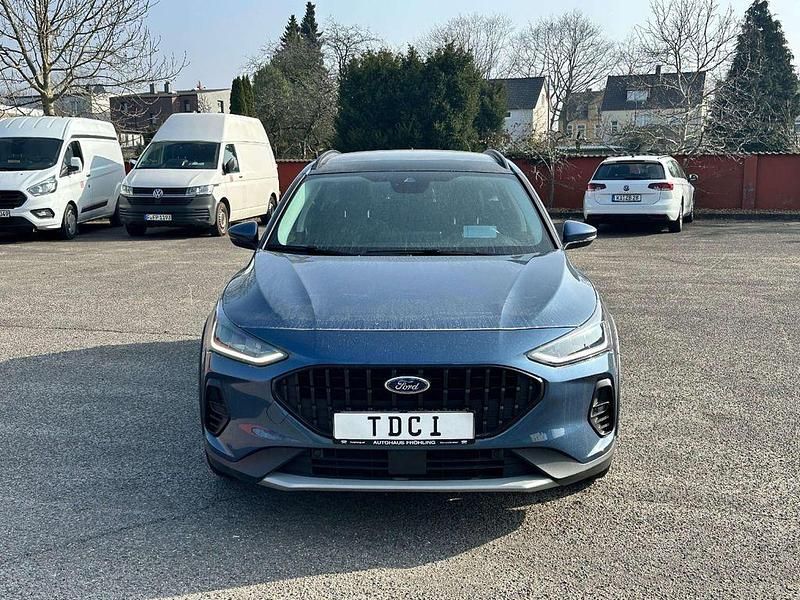 Gebraucht Ford Focus Active X 116 PS (85 kW) 2024 Chromablau metallic Kombi