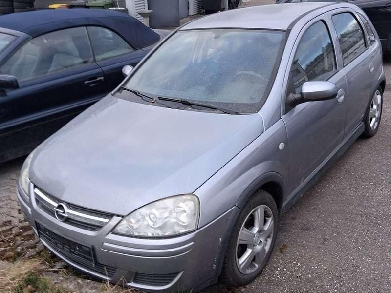 Grau Gebraucht 2005 Opel Corsa Limousine | 690 € (Superpreis) - Bild 1/4