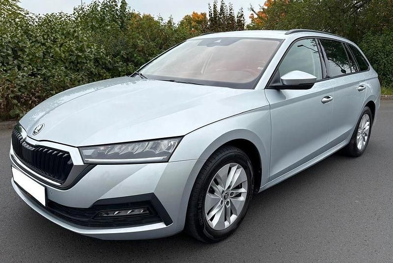Silber Gebraucht 2021 Skoda Octavia Ambition Kombi | 15.450 € (Guter Preis) - Bild 1/4
