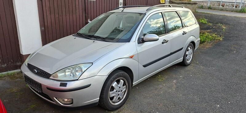 Silber Gebraucht 2002 Ford Focus Futura Kombi | 499 € (Guter Preis) - Bild 1/4