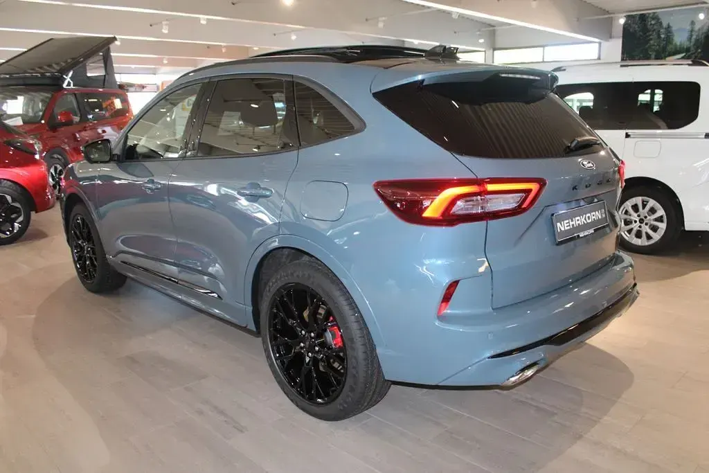 Neu Ford Kuga 179 PS (131 kW) 2026 Blau SUV