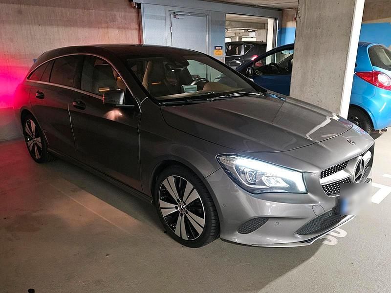 Gebraucht Mercedes CLA220 170 PS (125 kW) 2018 Grau Limousine