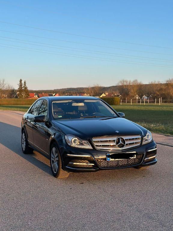 Gebraucht Mercedes C200 184 PS (135 kW) 2011 Schwarz Limousine