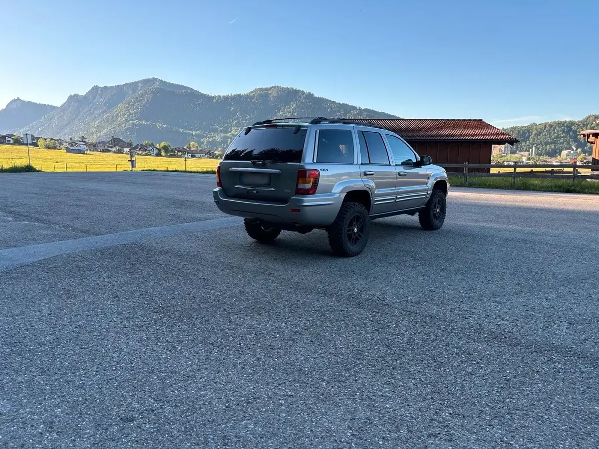 Gebraucht Jeep Grand Cherokee 223 PS (164 kW) 2001 Silber SUV