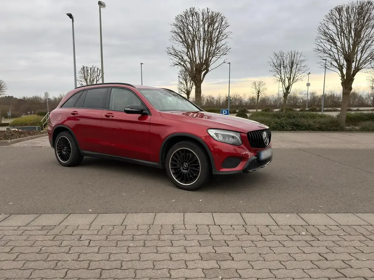 Gebraucht Mercedes GLC250 211 PS (155 kW) 2016 Rot SUV