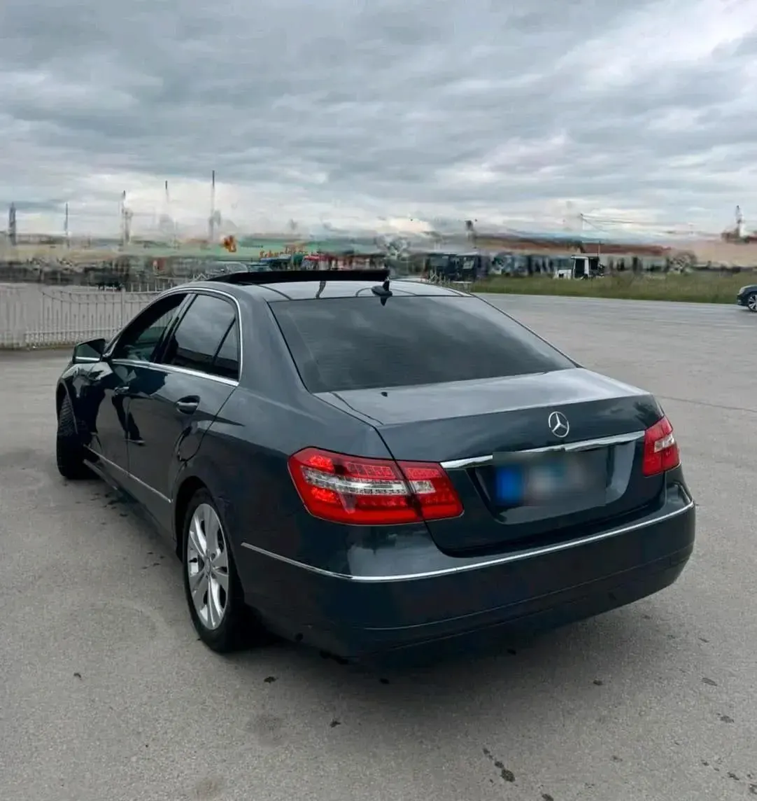 Gebraucht Mercedes E220 170 PS (125 kW) 2011 Grau Limousine