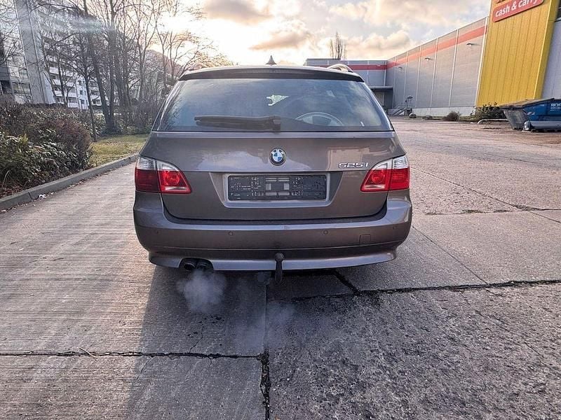 Gebraucht BMW 525 218 PS (160 kW) 2005 Grau Kombi