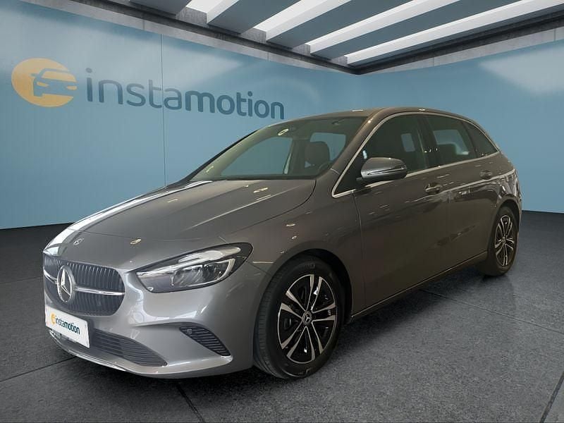 Grau Gebraucht 2024 Mercedes B180 Van / Kleinbus | 32.299 € (Fairer Preis) - Bild 1/4