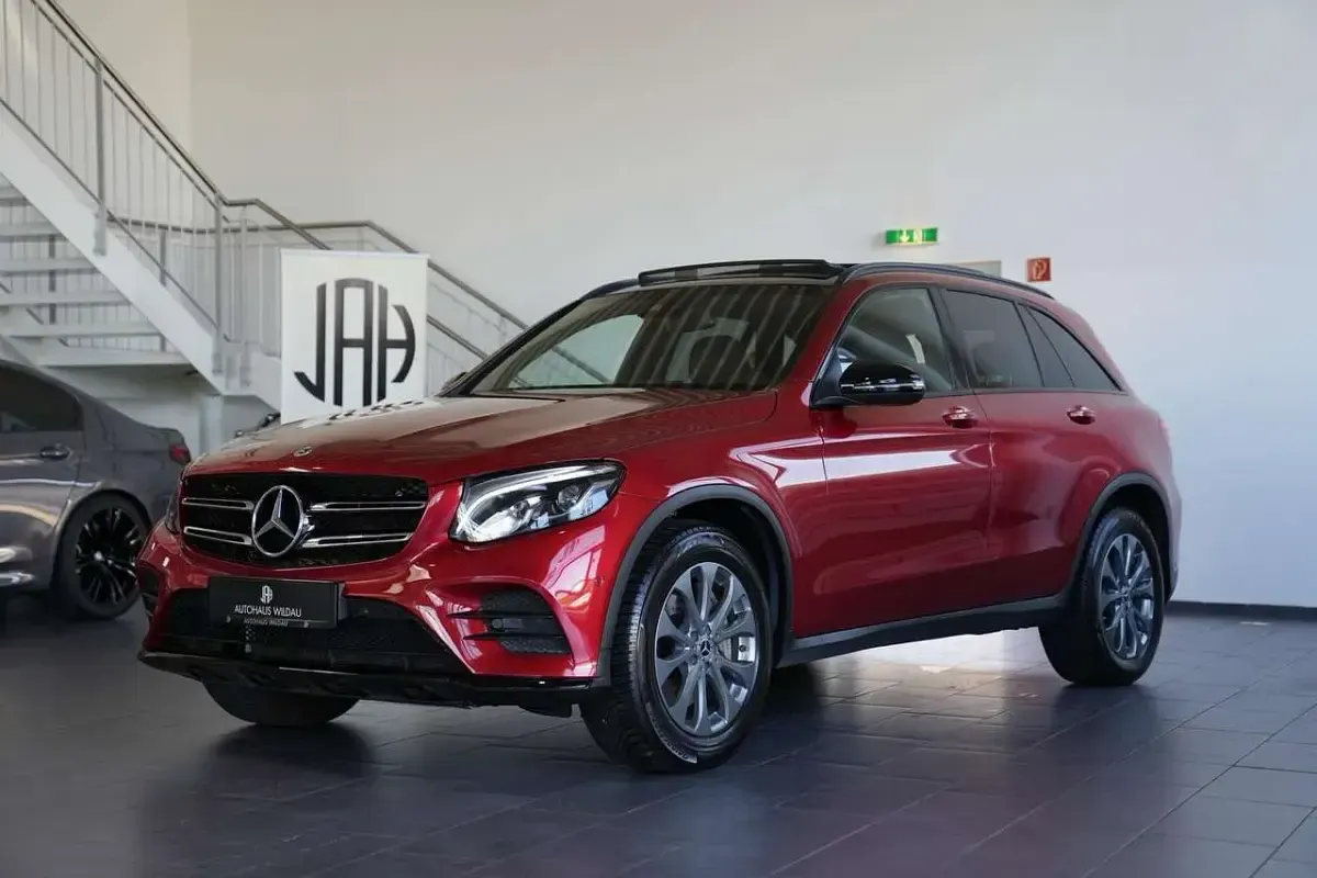 Gebraucht Mercedes GLC250 211 PS (155 kW) 2019 Rot SUV