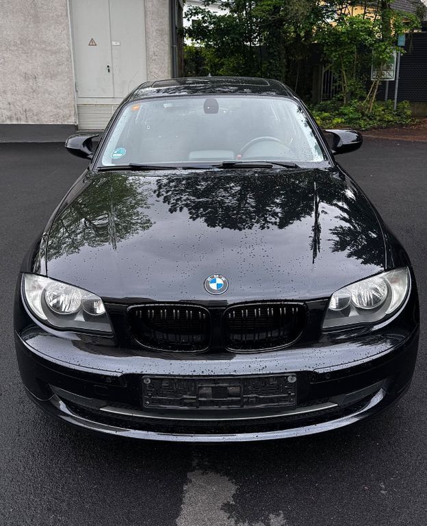 Schwarz Gebraucht 2011 BMW 120 Kleinwagen | 5.800 € (Fairer Preis) - Bild 1/4