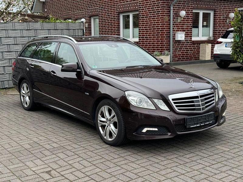 Braun Gebraucht 2010 Mercedes E350 Kombi | 6.500 € (Etwas zu teuer) - Bild 1/4