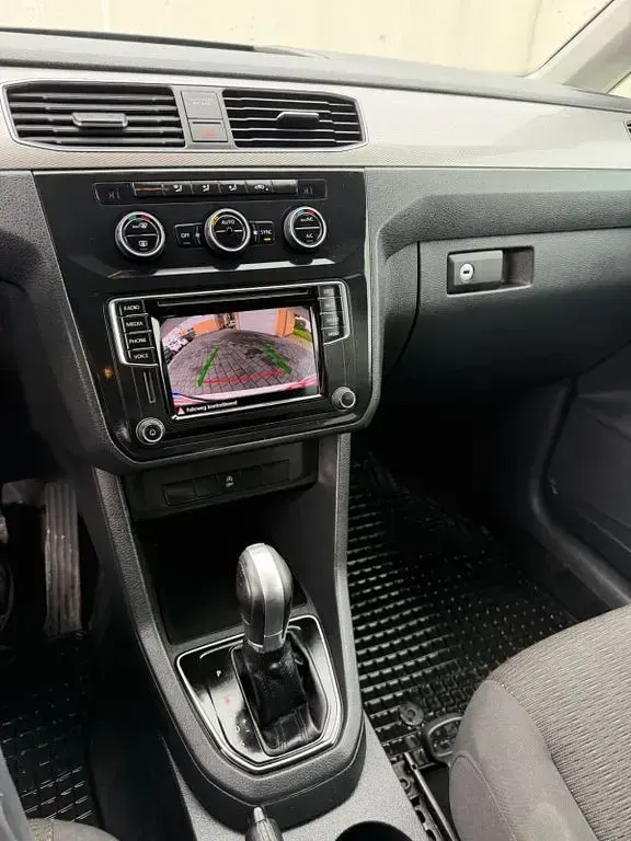 Używany VW Caddy 102 KM (75 kW) 2016 Biały Minivan