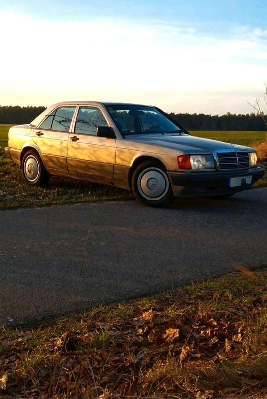Gebraucht Mercedes 190 109 PS (80 kW) 1990 Silber Limousine