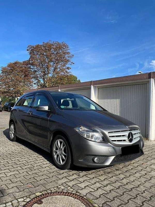 Gebraucht Mercedes B180 122 PS (89 kW) 2014 Grau Kleinwagen