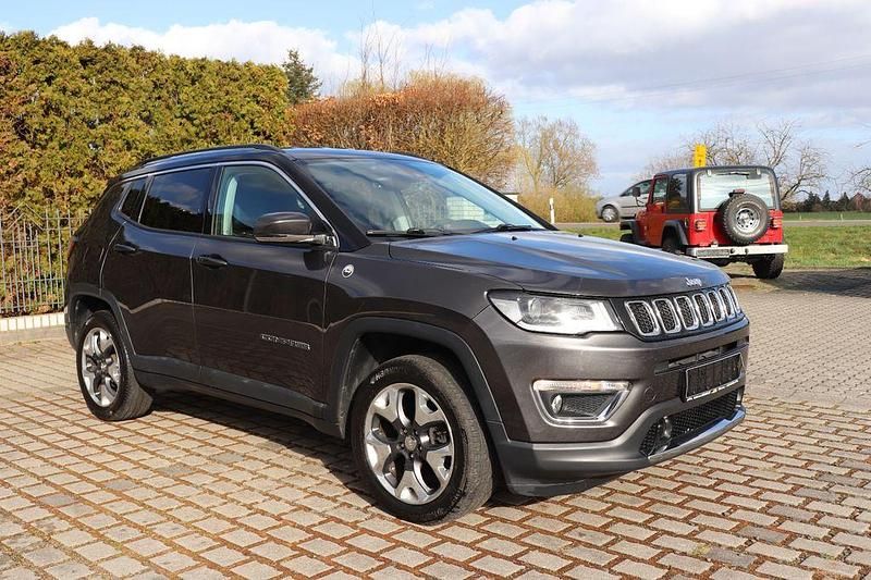 Gebraucht Jeep Compass Opening Edition 140 PS (102 kW) 2017 Grau SUV