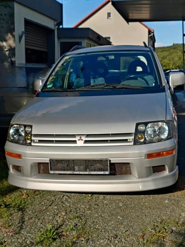 Silber Gebraucht 2000 Mitsubishi Space Runner Van / Kleinbus | 749 € - Bild 1/4